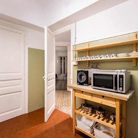 B42 - Modernist Apartment For Large Groups In Eixample Barcellona Esterno foto
