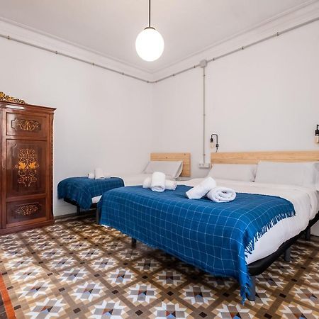 B42 - Modernist Apartment For Large Groups In Eixample Barcellona Esterno foto