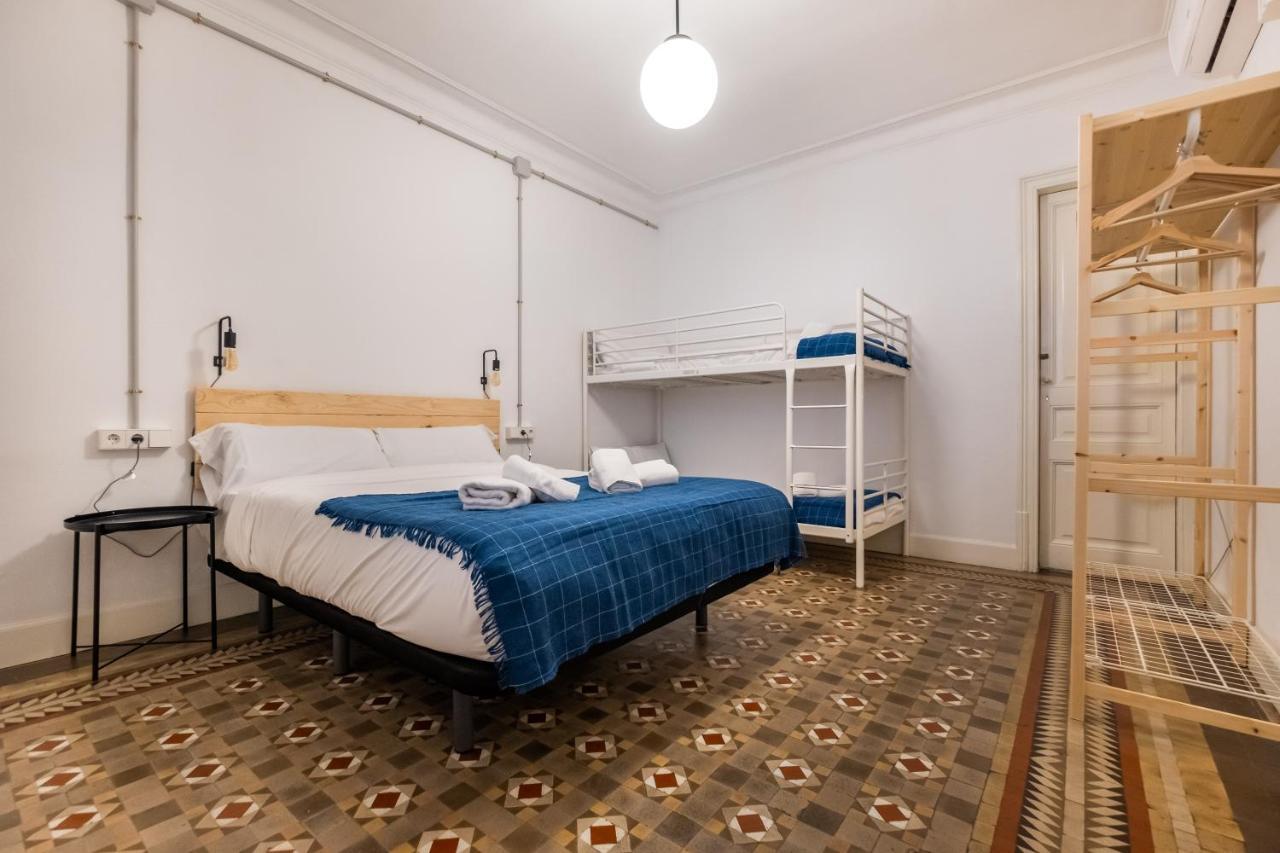 B42 - Modernist Apartment For Large Groups In Eixample Barcellona Esterno foto