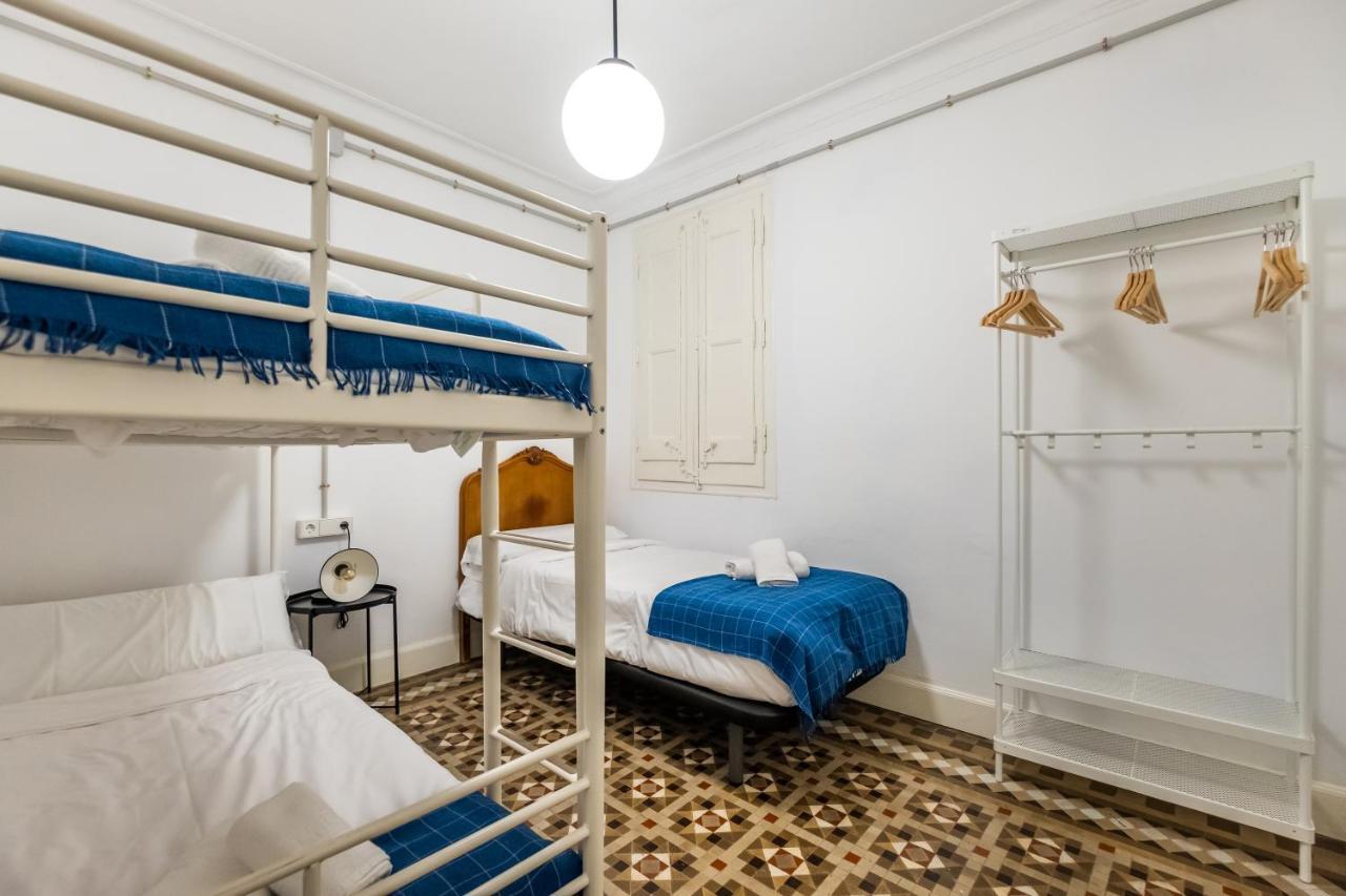 B42 - Modernist Apartment For Large Groups In Eixample Barcellona Esterno foto