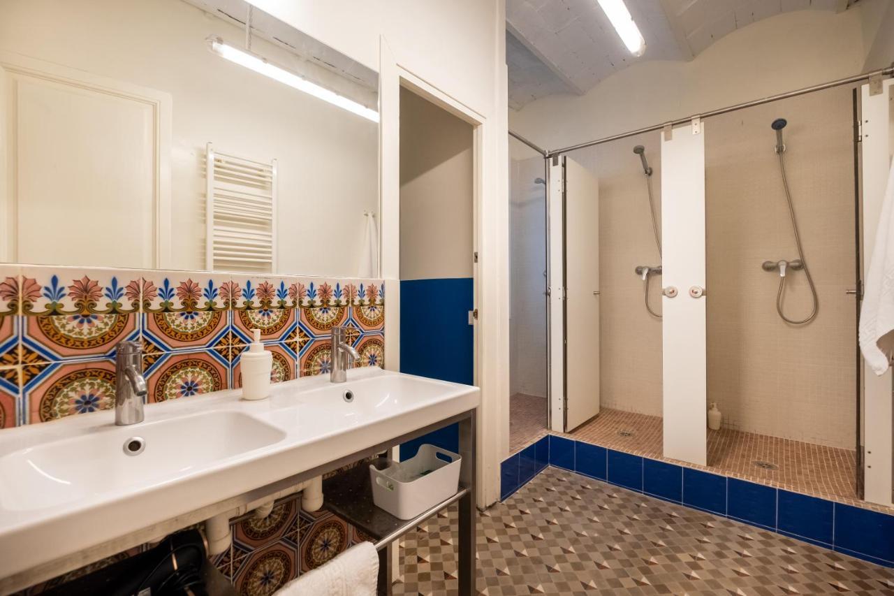 B42 - Modernist Apartment For Large Groups In Eixample Barcellona Esterno foto