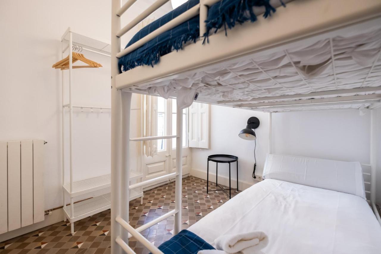 B42 - Modernist Apartment For Large Groups In Eixample Barcellona Esterno foto