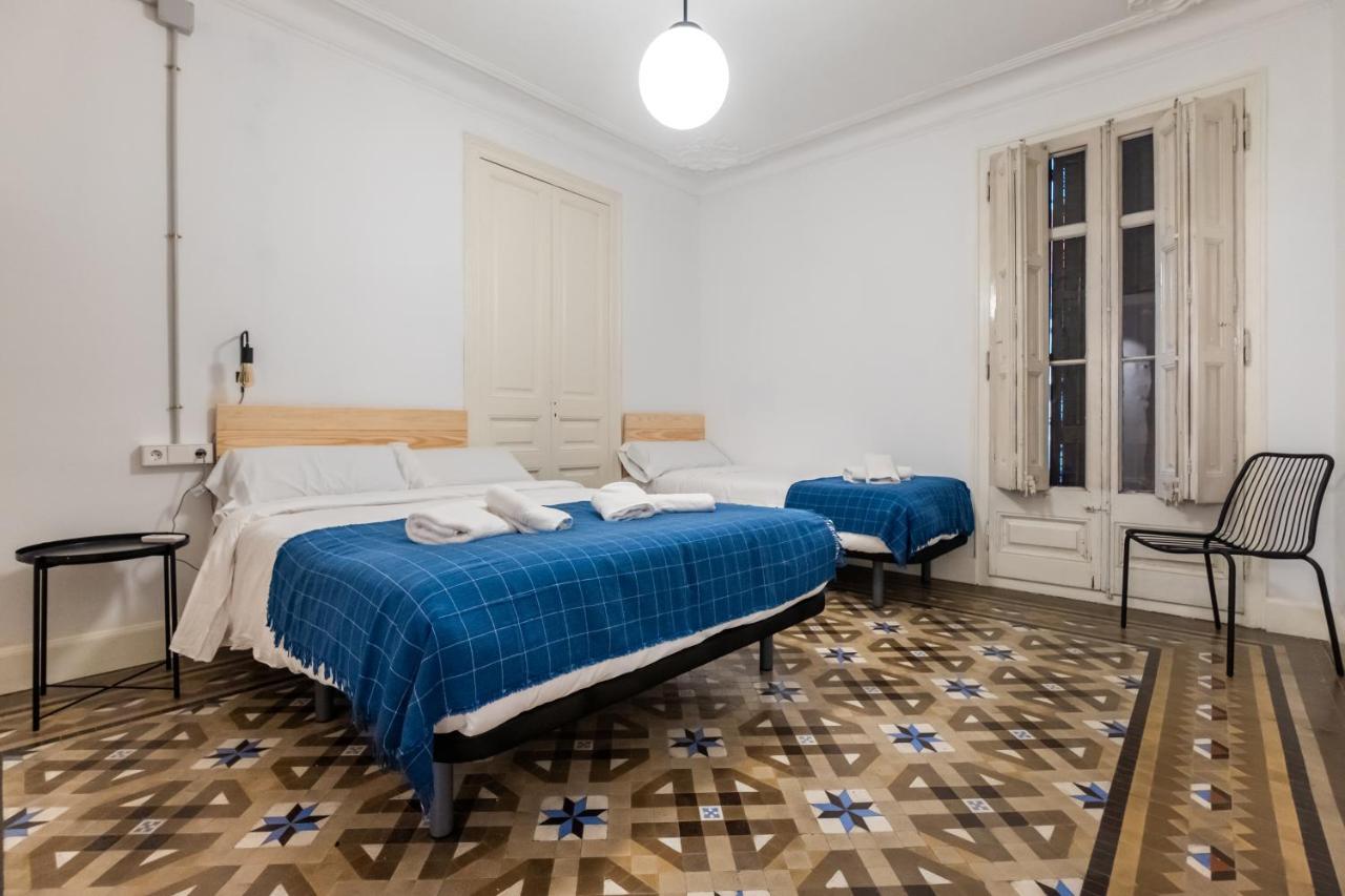 B42 - Modernist Apartment For Large Groups In Eixample Barcellona Esterno foto