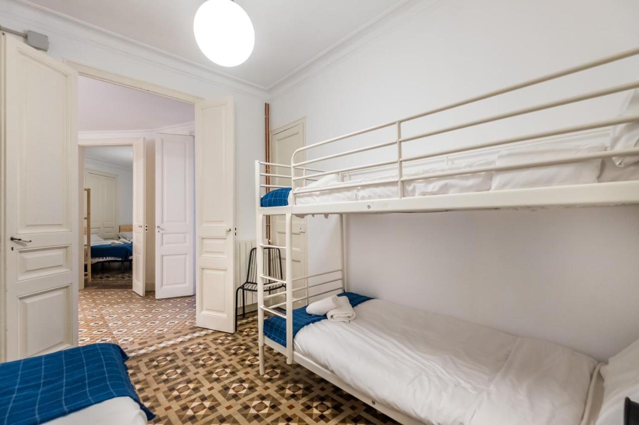 B42 - Modernist Apartment For Large Groups In Eixample Barcellona Esterno foto