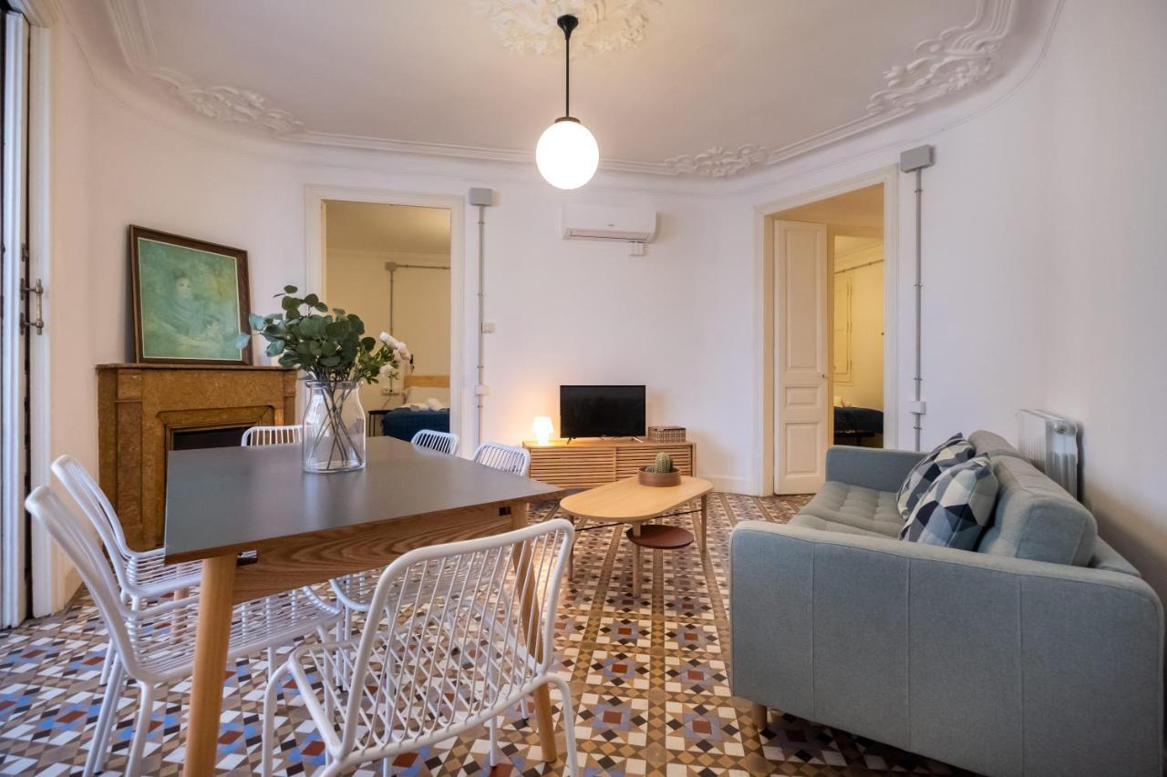 B42 - Modernist Apartment For Large Groups In Eixample Barcellona Esterno foto