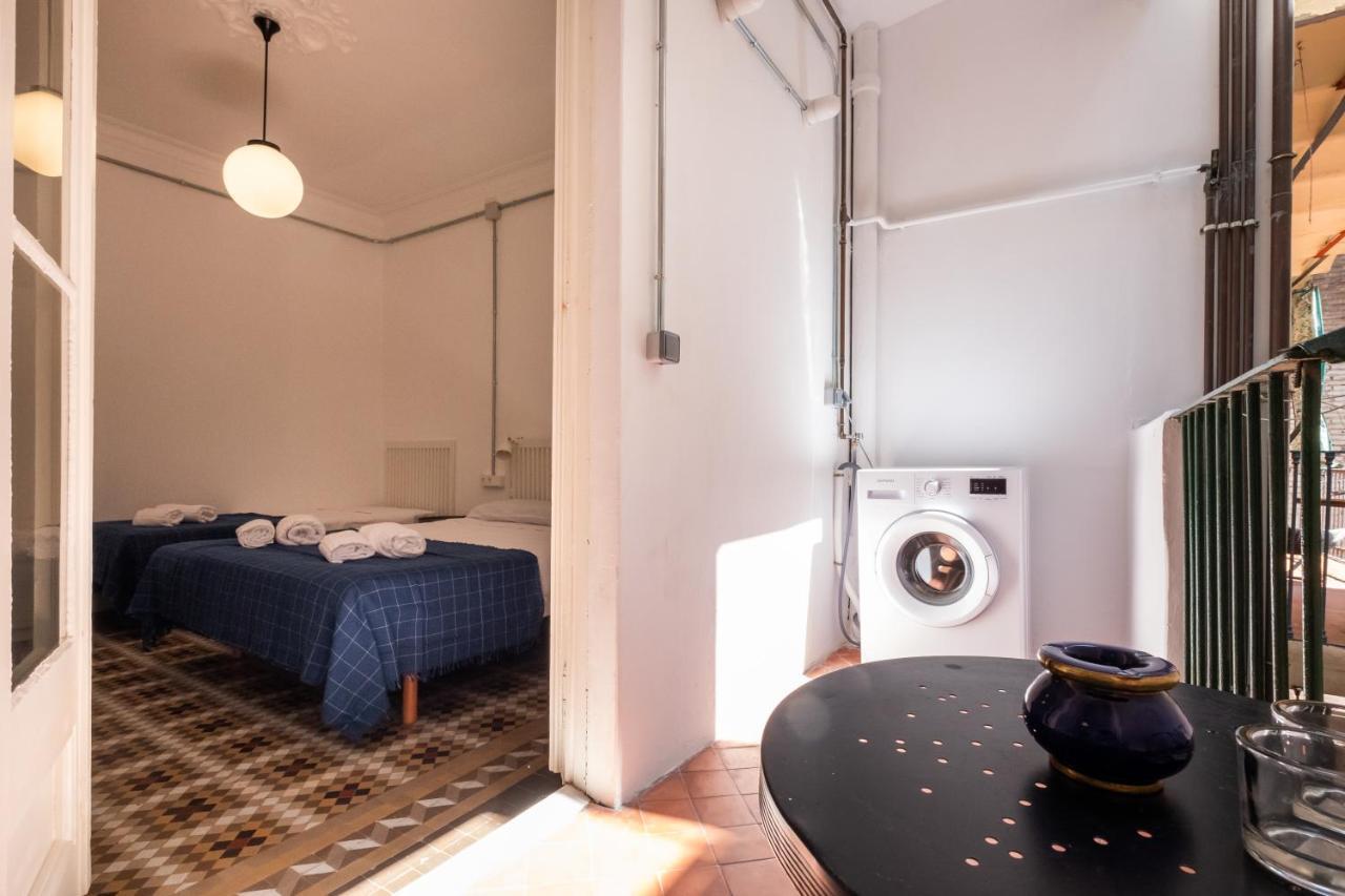 B42 - Modernist Apartment For Large Groups In Eixample Barcellona Esterno foto